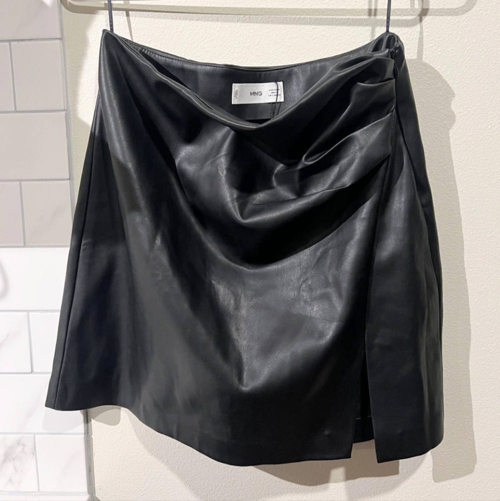 MNGO leather mini skit